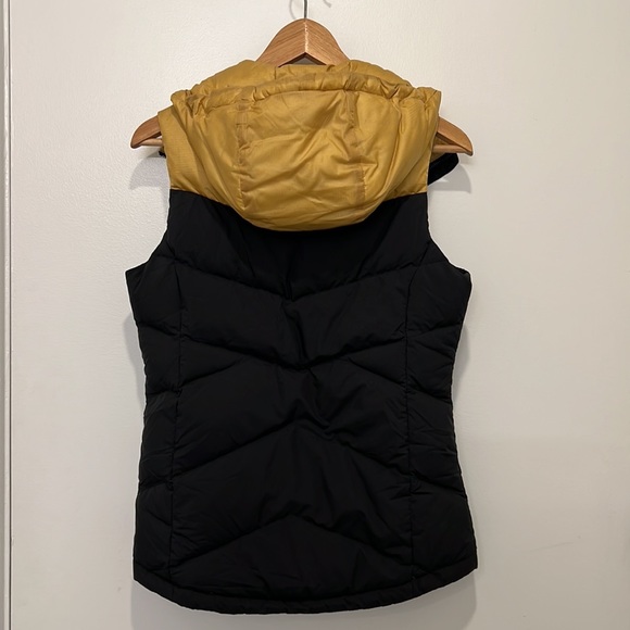 The North Face Puffer Vest Women's Xs Hooded 650 Down Gold Black - Picture 3 of 13